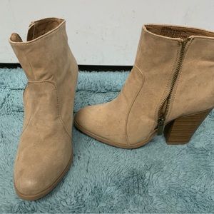 ShoeDazzle Tan Booties 6.5 New